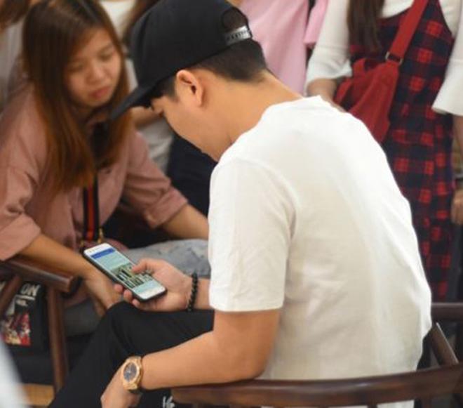 Trường Giang xem clip Nam Em tặng bánh và hoa, Nhã Phương lại vui vẻ đi sự kiện - 1