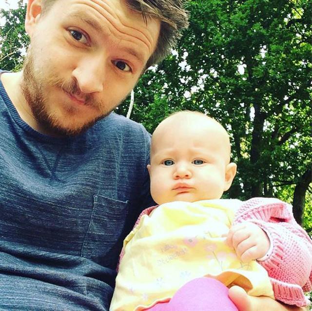 Người bố thú nhận đã ghét bỏ con gái lúc chào đời viết thư xin lỗi - 1