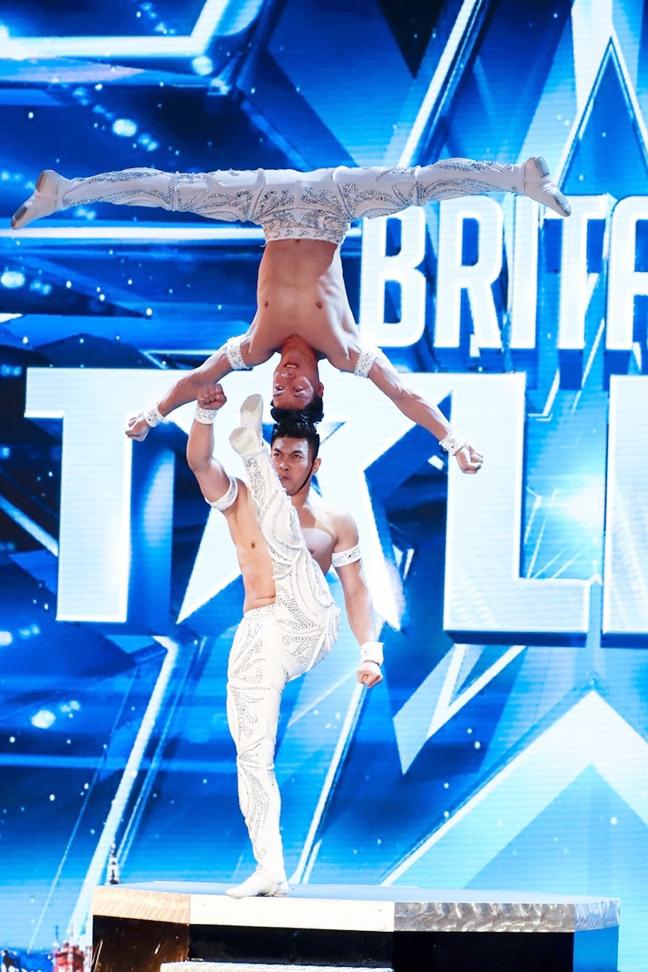 Đi thi Got Talent Anh Quốc, anh em “hoàng tử xiếc” Quốc Cơ - Quốc Nghiệp gây kinh ngạc - 1