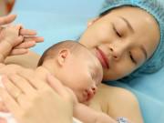 Yêu con - 24 giờ đầu tiên sau sinh, mẹ nhớ phải làm 10 điều này ngay cho bé