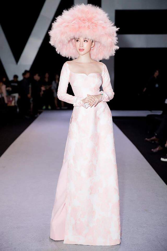 Một mùa VIFW nữa đã qua, và đây là những bộ cánh amp;#34;quái chiêuamp;#34; nhất thảm đỏ 2018! - 2