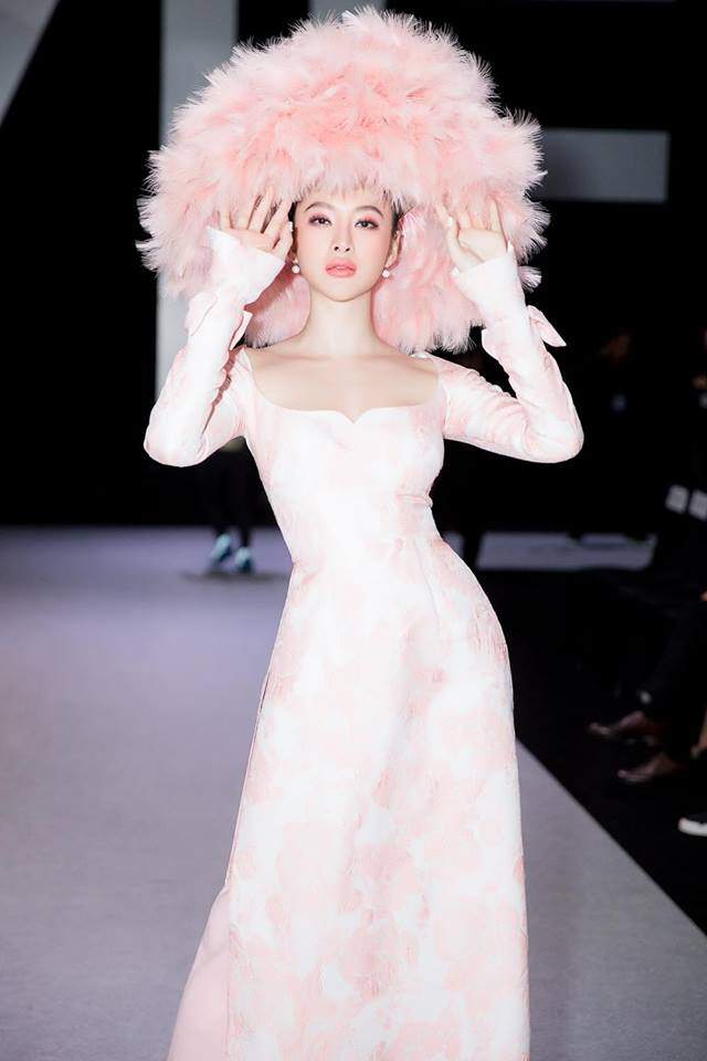Một mùa VIFW nữa đã qua, và đây là những bộ cánh amp;#34;quái chiêuamp;#34; nhất thảm đỏ 2018! - 1