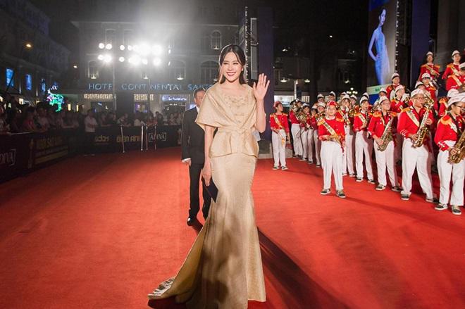 Bí mật váy áo giúp da Nam Em luôn trắng ngần - 9