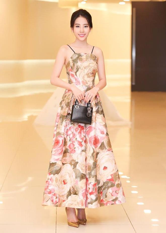 Bí mật váy áo giúp da Nam Em luôn trắng ngần - 8