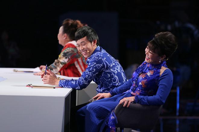 Dàn amp;#34;Victoriaamp;#39;s Secretamp;#34; chuyển giới Thái Lan bất ngờ xuất hiện ở Việt Nam, Hoài Linh cười tít mắt - 8