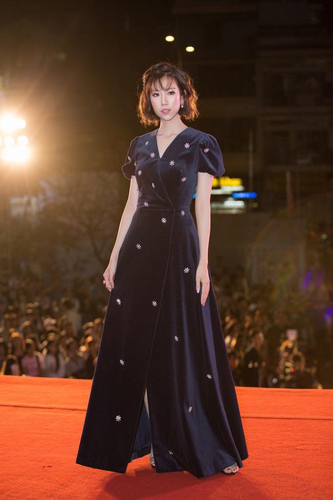 Cùng diện váy cưới: Song Hye Kyo ưa truyền thống, Han So Hee mới mẻ