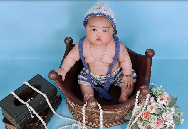 Bú mẹ hoàn toàn 6 tháng đầu, bé 11 tháng béo tròn, chắc nịch - 12