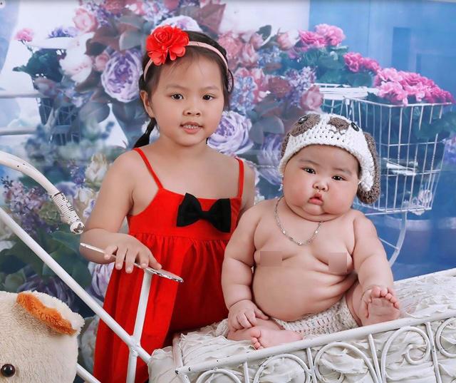 Bú mẹ hoàn toàn 6 tháng đầu, bé 11 tháng béo tròn, chắc nịch - 2