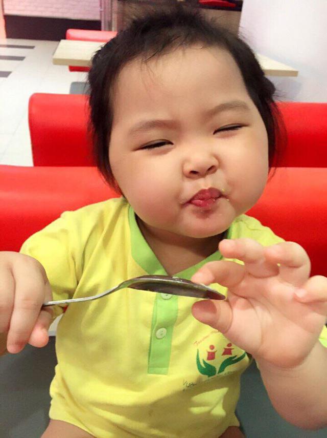 Bú mẹ hoàn toàn 6 tháng đầu, bé 11 tháng béo tròn, chắc nịch - 6