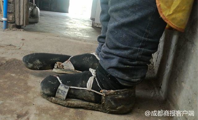 Câu chuyện xúc động về người phụ nữ cụt cả tay chân một mình chăm sóc mẹ già 100 tuổi - 2