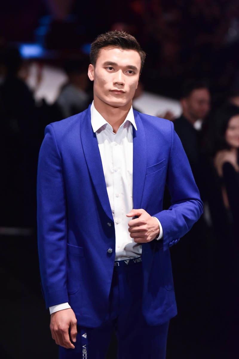 Đây là lý do không nên chỉ trích Bùi Tiến Dũng khi lấn sân làm mẫu! - 1