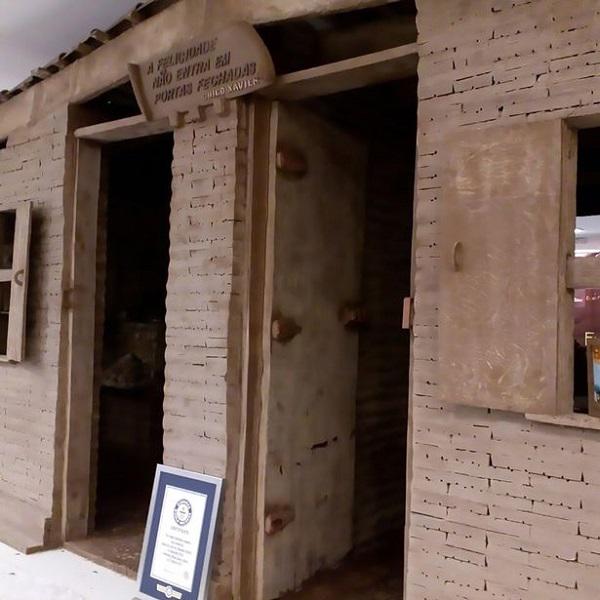 Nhìn xa tưởng nhà gạch cũ nát, ai ngờ ngôi nhà được xây từ vật liệu amp;#34;ai cũng thèmamp;#34; - 2