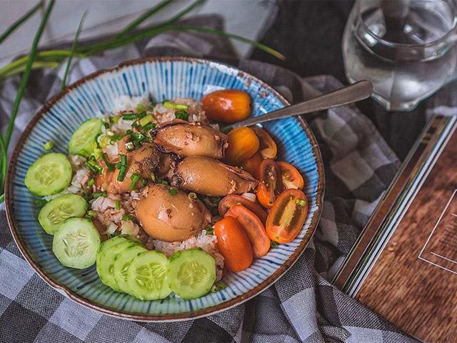 Nấu ăn đẹp thần sầu, ít ai ngờ chủ nhân của các món ăn độc đáo là chàng trai 9x