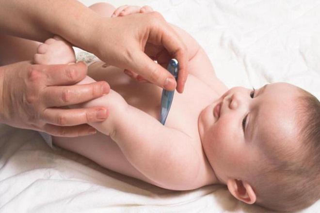 Trẻ sốt về đêm: Thực hiện ngay 4 bước bác sĩ Nhi khuyên giúp con cắt ngay cơn sốt - 4