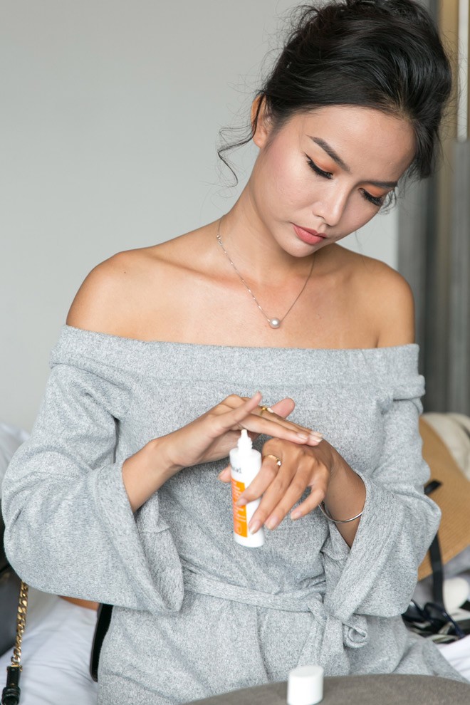 NTK Lê Thanh Hoà bảo vệ da cho dàn mẫu khi trình diễn giữa nắng gió vịnh Hạ Long - 3