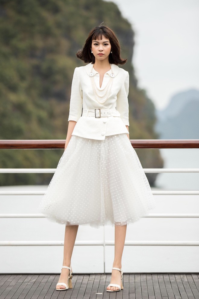 NTK Lê Thanh Hoà bảo vệ da cho dàn mẫu khi trình diễn giữa nắng gió vịnh Hạ Long - 4