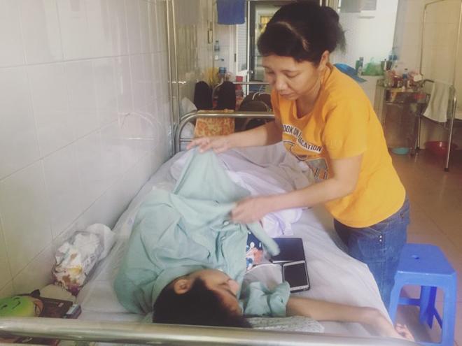 Nữ sinh liệt nửa người sau tai nạn thảm khốc: Từng có ý định tự tử để mẹ đỡ khổ - 1