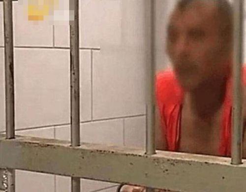 Tên trộm háo sắc, đang trộm thì ngủ với vợ người khác - 1