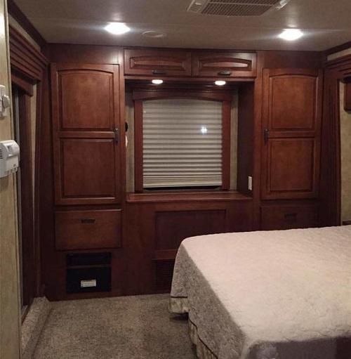 Thành Long gây choáng với “biệt thự di động” siêu hiện đại - 4