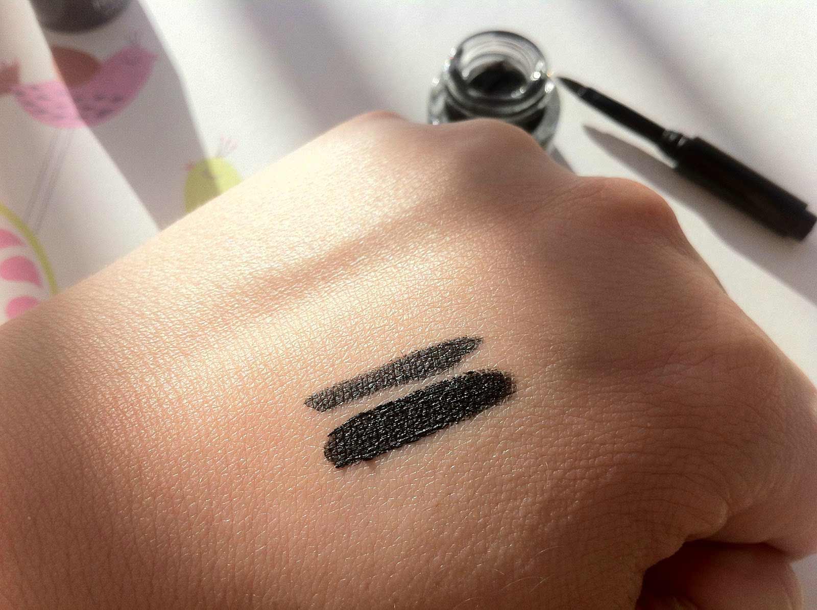 Thoả thích tắm biển với 5 loại kẻ mắt không lem, không trôi, giá dưới 200 nghìn! - 14