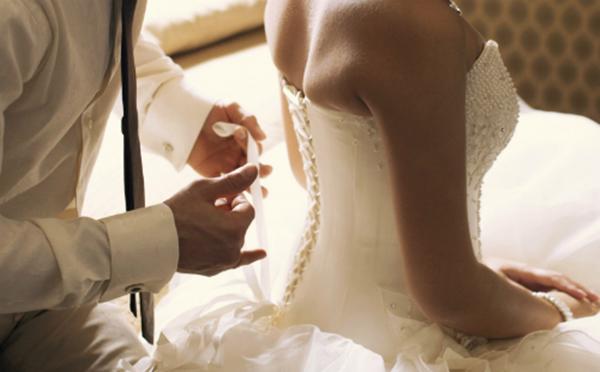 Trút bỏ quần áo của vợ trong đêm tân hôn, tôi mới biết được sự thật đắng ngắt - 2