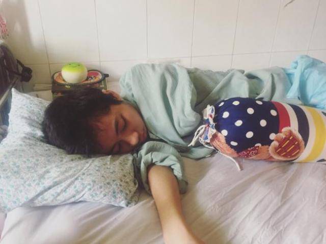 Nữ sinh liệt nửa người sau tai nạn thảm khốc: Từng có ý định tự tử để mẹ đỡ khổ