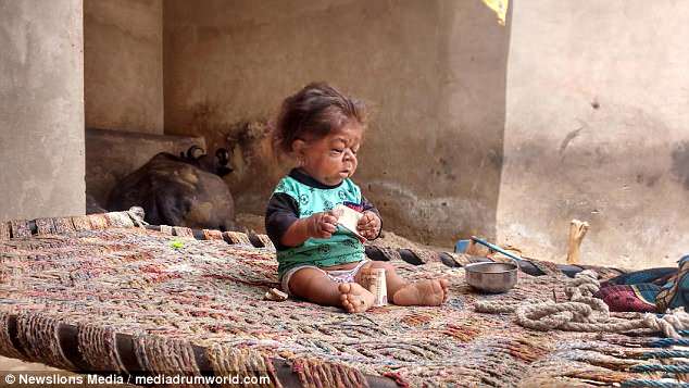 Sự thật về amp;#34;đứa trẻ 1 tuổiamp;#34; hay cười nhưng không thể nói và mãi không bao giờ lớn - 2