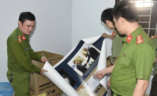 Cận cảnh nước đỏ, bột màu để pha amp;#34;nước thánhamp;#34; cho người tham gia amp;#34;Hội thánh Đức Chúa Trờiamp;#34; - 1