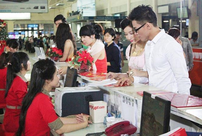 Giá vé máy bay amp;#39;nhảy loạn xạamp;#39; dịp nghỉ lễ 30/4 - 1