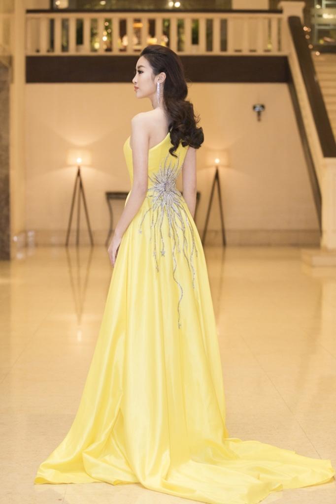 Hoa hậu Đỗ Mỹ Linh và Nam Em bất ngờ diện chung váy, ai xinh hơn ai? - 3