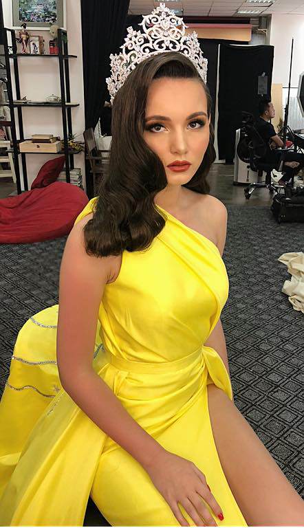 Hoa hậu Đỗ Mỹ Linh và Nam Em bất ngờ diện chung váy, ai xinh hơn ai? - 7