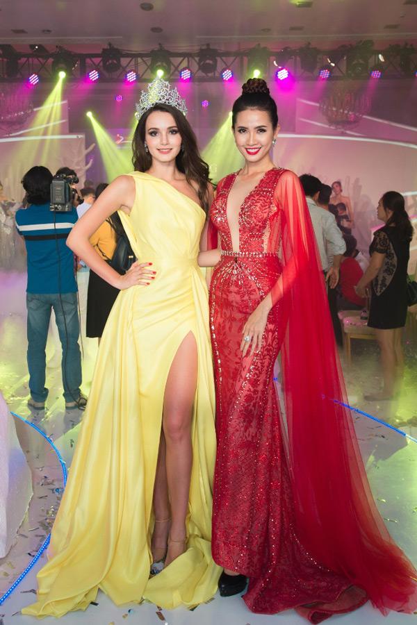 Hoa hậu Đỗ Mỹ Linh và Nam Em bất ngờ diện chung váy, ai xinh hơn ai? - 8