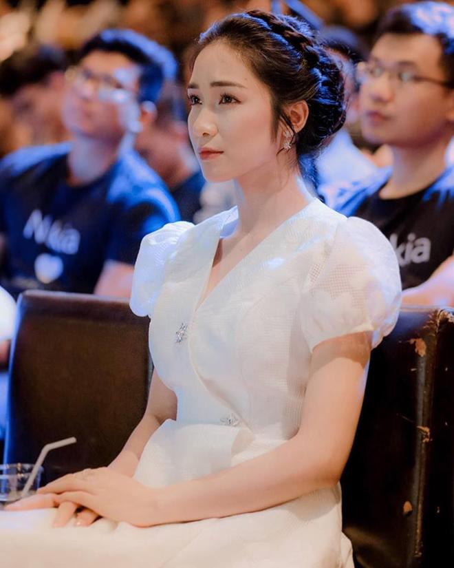 Hòa Minzy hoang mang kể lại câu chuyện bị Hội Thánh đức chúa trời tiếp cận khi đi hát - 3