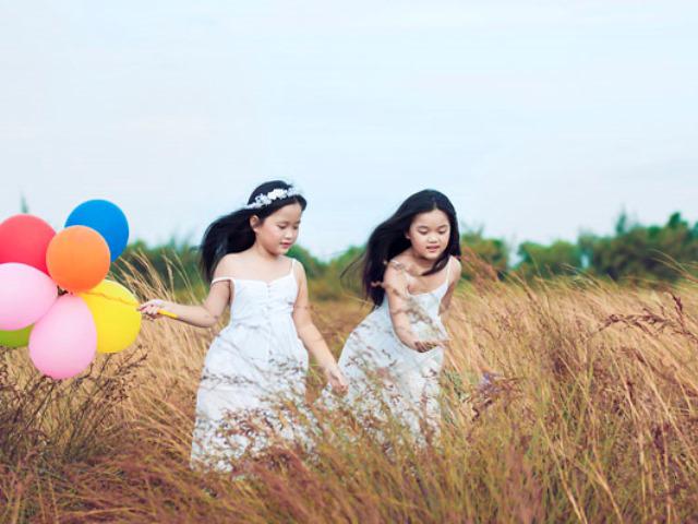 Cha mẹ sinh liền hai cô con gái hãy ăn mừng ngay vì lý do tuyệt vời này! - 2