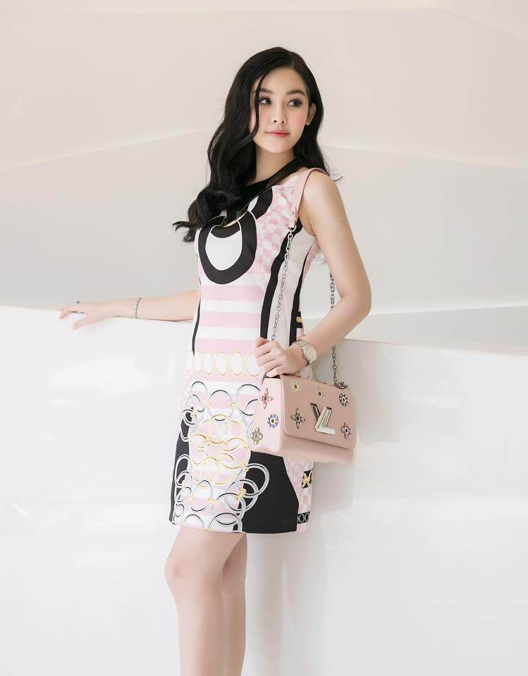 Phạm Hương làm show thời trang, Mai Phương Thuý tiếp tục gây choáng vì hàng hiệu - 5