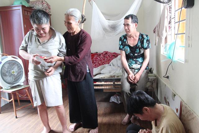 Gặp lại mẹ già từng muốn con ăn bữa no rồi uống thuốc độc cùng chết: Ngổn ngang nỗi lo - 5