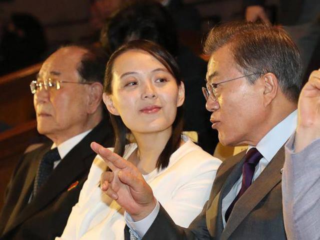 Người phụ nữ bí ẩn bên cạnh Kim Jong-un là ai? - 1