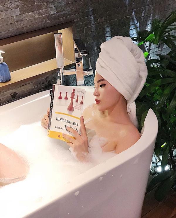 Phạm Hương, Kỳ Duyên hóa quý cô sang chảnh với thời trang... khăn tắm - 5
