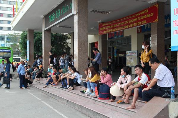 Nắng nóng trên 34 độ, trẻ nhỏ amp;#34;sốc nhiệtamp;#34; khi trở lại Thủ đô sau dịp nghỉ lễ 30/4 - 2
