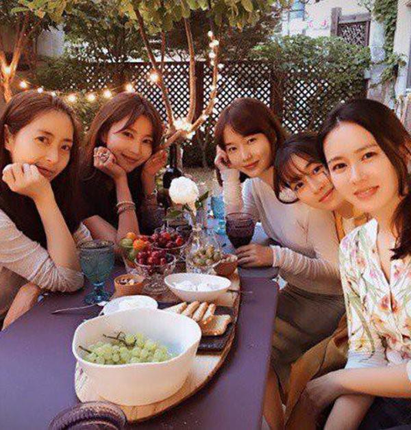 amp;#34;Tình đầu quốc dânamp;#34; Son Ye Jin đã đẹp nhưng hội bạn thân của cô cũng toàn amp;#34;cực phẩmamp;#34; - 5