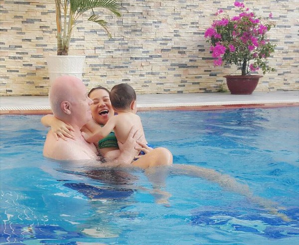Thu Minh: Dạy con về đạo đức quan trọng hơn - 2