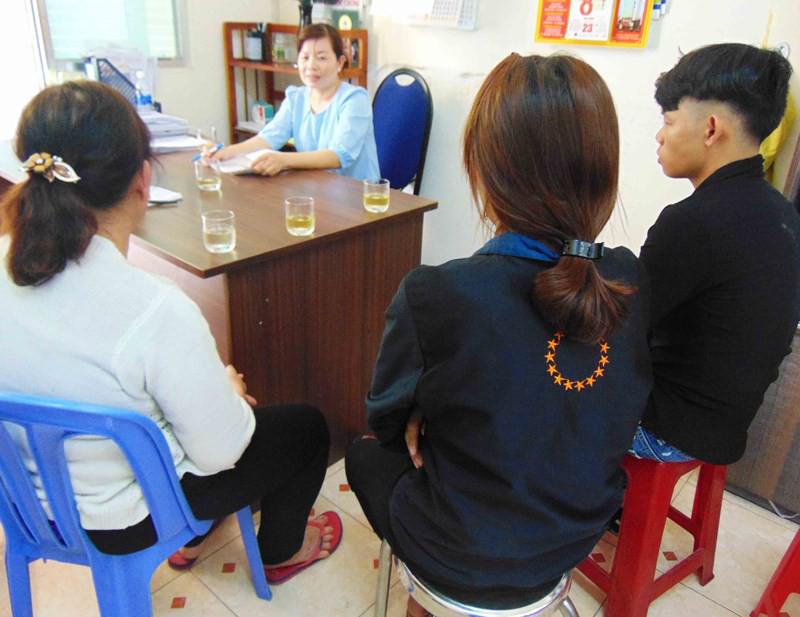 Bé gái 1 tuổi tử vong do ngã úp mặt vào xô nước tại điểm giữ trẻ không phép - 1