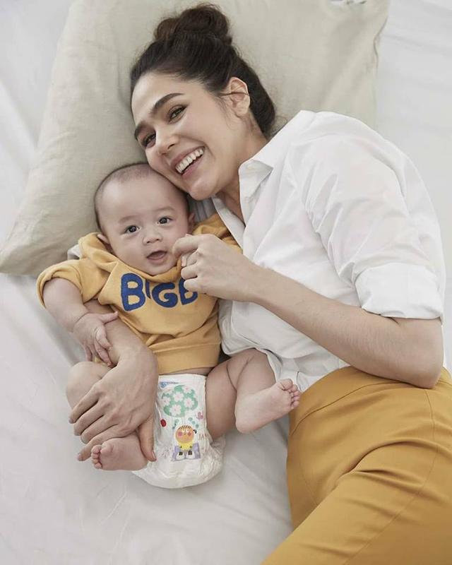 Cuộc sống làm mẹ đầy viên mãn của 2 mỹ nhân đẹp nhất Thái Lan và Philippines - 9