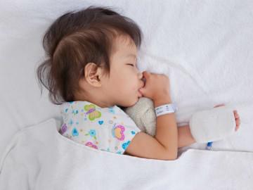 Các cách điều trị tại nhà khi bé bị sốt