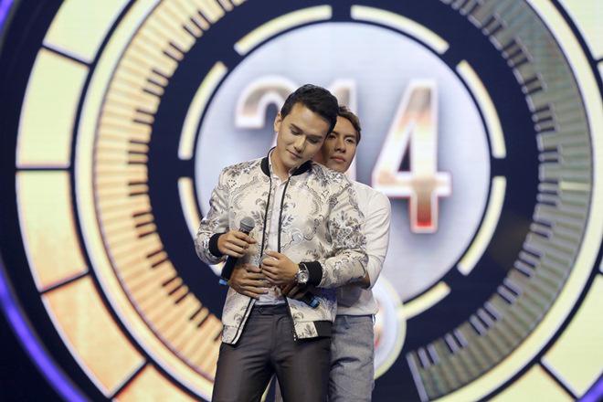 Xúc động câu nói của chàng sinh viên về mẹ khi đứng trên sân khấu cùng học trò Mr Đàm - 4