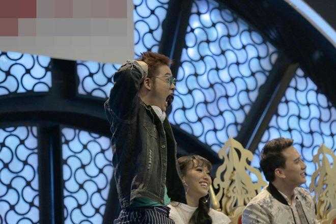 Xúc động câu nói của chàng sinh viên về mẹ khi đứng trên sân khấu cùng học trò Mr Đàm - 6