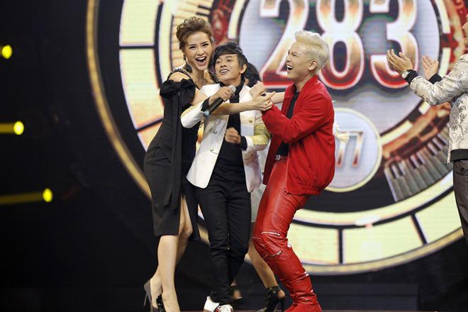 Xúc động câu nói của chàng sinh viên về mẹ khi đứng trên sân khấu cùng học trò Mr Đàm - 9