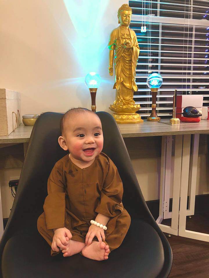 Em bé Việt kiều Mỹ 7 tháng ăn chay trường, má hồng như trái đào amp;#34;đốn timamp;#34; dân mạng - 2