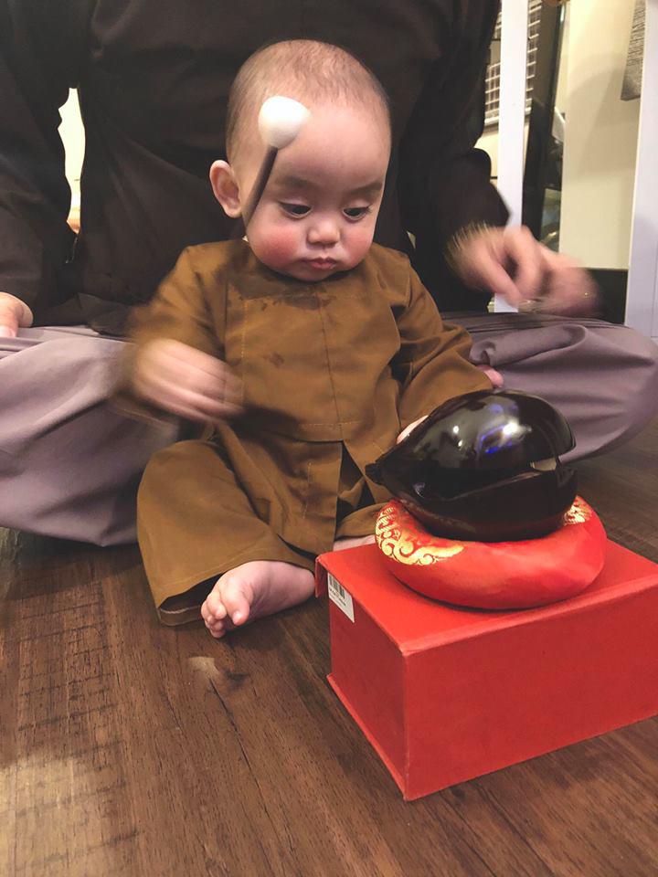 Em bé Việt kiều Mỹ 7 tháng ăn chay trường, má hồng như trái đào amp;#34;đốn timamp;#34; dân mạng - 4