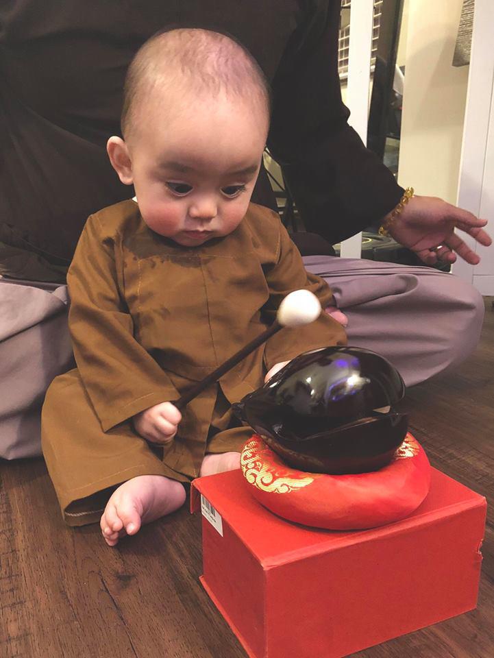 Em bé Việt kiều Mỹ 7 tháng ăn chay trường, má hồng như trái đào amp;#34;đốn timamp;#34; dân mạng - 5